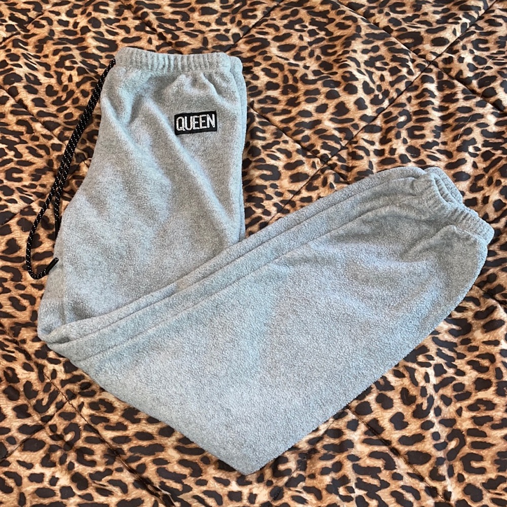 No boundaries QUEEN fleece sweatpants